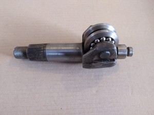 UAZ wałek główny przekładni kierowniczej ze ślimakiem [UAZ main shaft of the steering gear with a worm]
