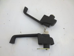 UAZ 3151 / HUNTER Klamka drzwi zewnętrzna para (new type door UAZ HUNTER handles - one pair)