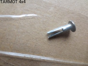 UAZ 469B Nit uszczelki nadstawki UAZ (UAZ nut for window seal)