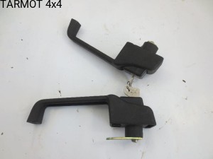 UAZ 3151 / HUNTER Klamka drzwi zewnętrzna para (new type door UAZ HUNTER handles - one pair)