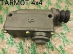 UAZ / GAZ 69 pompa hamulcowa jednosekcyjna montowana z boku  rosyjska (UAZ one-section brake pump mounted by side)